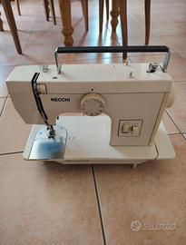 Macchina da cucire funzionante