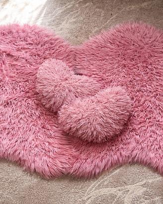 Set 2 tappeti morbidi + 2 cuscini a cuore rosa