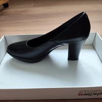 Décolleté nero pelle con tacco 