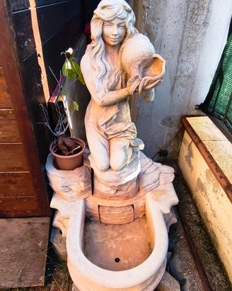 fontana con statua 