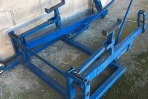 Sollevatore per trattore risaia con ruote di ferro