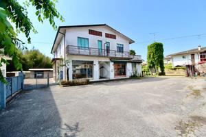 CASA SEMINDIPENDENTE A LATISANA