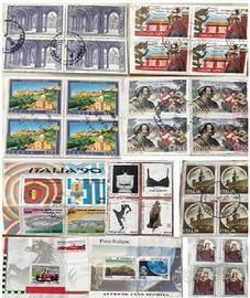 218 FRANCOBOLLI Italia - in foglietti