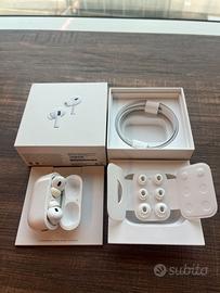 AirPods Pro 2 con scatola e accessori