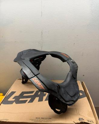 Collare Leatt 6.5 carbon misura S/M