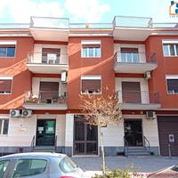 Giarre centro,appartamento di mq195 con 2 garage
