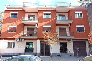 Giarre centro,appartamento di mq195 con 2 garage