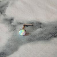 Orecchino opale bianco a L 4 mm tondo senza bordo