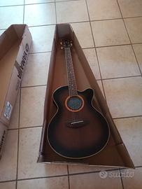 Chitarra acustica Yamaha con amplificatore