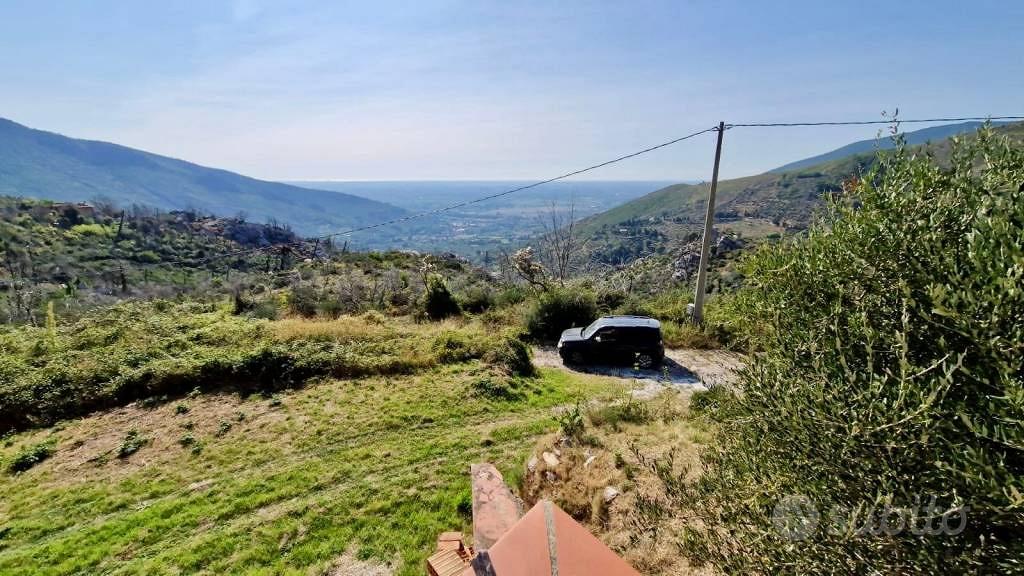 Rustico / Casale di 212 m² con più di 5 locali e b - Altro