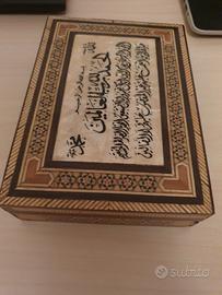 Scatola araba  in legno con intarsi in madreperla