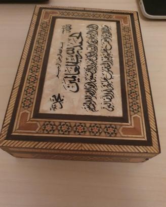 Scatola araba  in legno con intarsi in madreperla