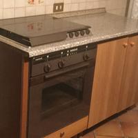 Mobile con forno elettrico e piano cottura