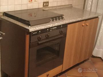 Mobile con forno elettrico e piano cottura