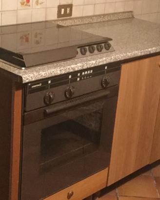 Mobile con forno elettrico e piano cottura