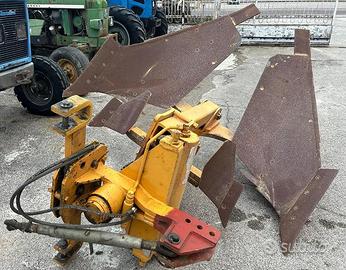 Aratro monovomere voltaorecchio con 3 punto