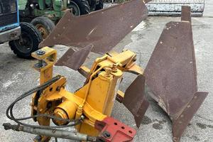 Aratro monovomere voltaorecchio con 3 punto