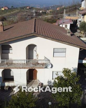 Villa di 183 m² con più di 5 locali e box auto a B