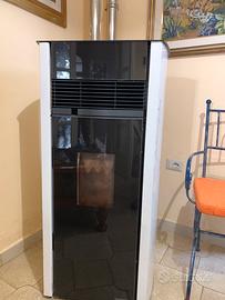 Stufa a pellet 13kw usata poco