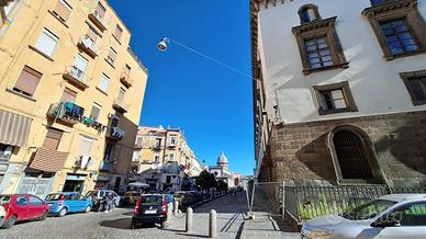 Ad. Via dei Tribunali - locale comm.le 40 mq
