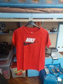 maglietta nuova nike rossa con stampa