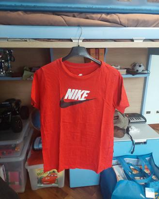 maglietta nuova nike rossa con stampa