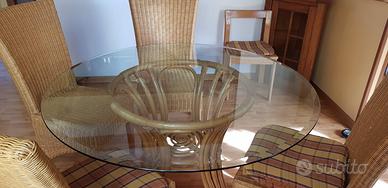 Tavolo rotondo e sedie