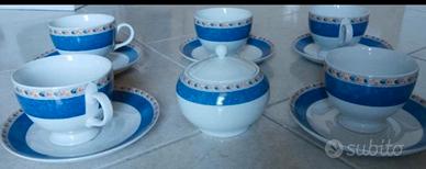 set 6 tazzine con piattini e una  zuccheriera 