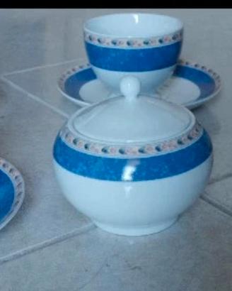 set 6 tazzine con piattini e una  zuccheriera 