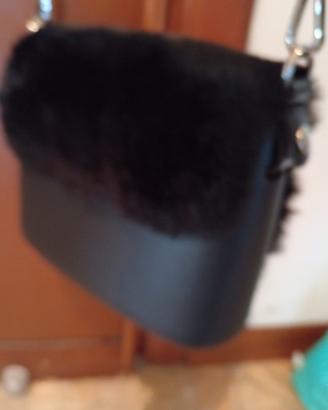 borsetta O bag, nera con pelliccia