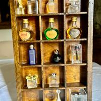 Coppia di antiche Bacheche per miniature