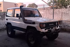 TOYOTA LAND CRUISER LJ 70