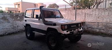 TOYOTA LAND CRUISER LJ 70