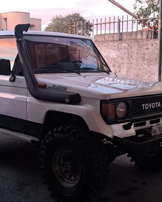 TOYOTA LAND CRUISER LJ 70