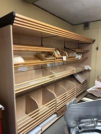 Mobili e frigo negozio alimentari