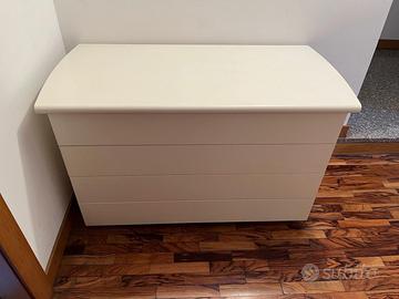 Cassettiera bianca in legno