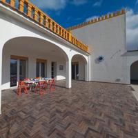Casa indipendente con ampi spazi e vista isole