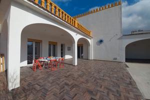 Casa indipendente con ampi spazi e vista isole