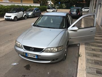autovettura opel vectra 1600 16 valvole anno 2000