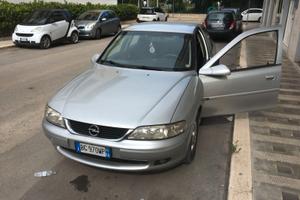autovettura opel vectra 1600 16 valvole anno 2000