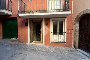 CASA SEMINDIPENDENTE A CROTONE