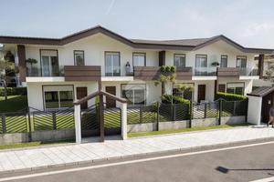 VILLA A SCHIERA D'ANGOLO A MESERO