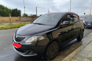 Lancia Ypsilon Hybrid Gold full optional