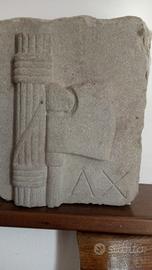 Fascio in pietra anno X