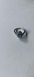 Anello con pietra acquamarina ovale 