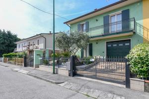 PORZIONE DI BIFAMILIARE A PESCHIERA DEL GARDA