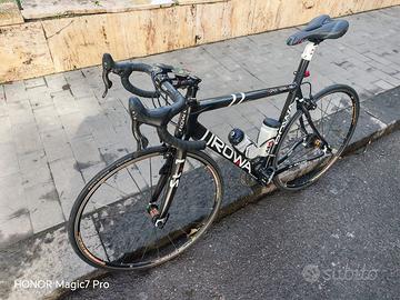 Bici da corsa carbonio pronta all'uso - Leggera