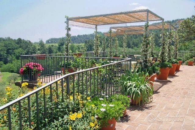 Rustico / Casale di 600 m² con più di 5 locali a C - Altro
