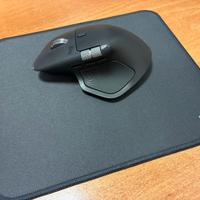 Logitech MX Master 4 + mousepad Logi