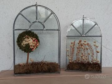 Vetrinette, finestre piombate con fiori secchi